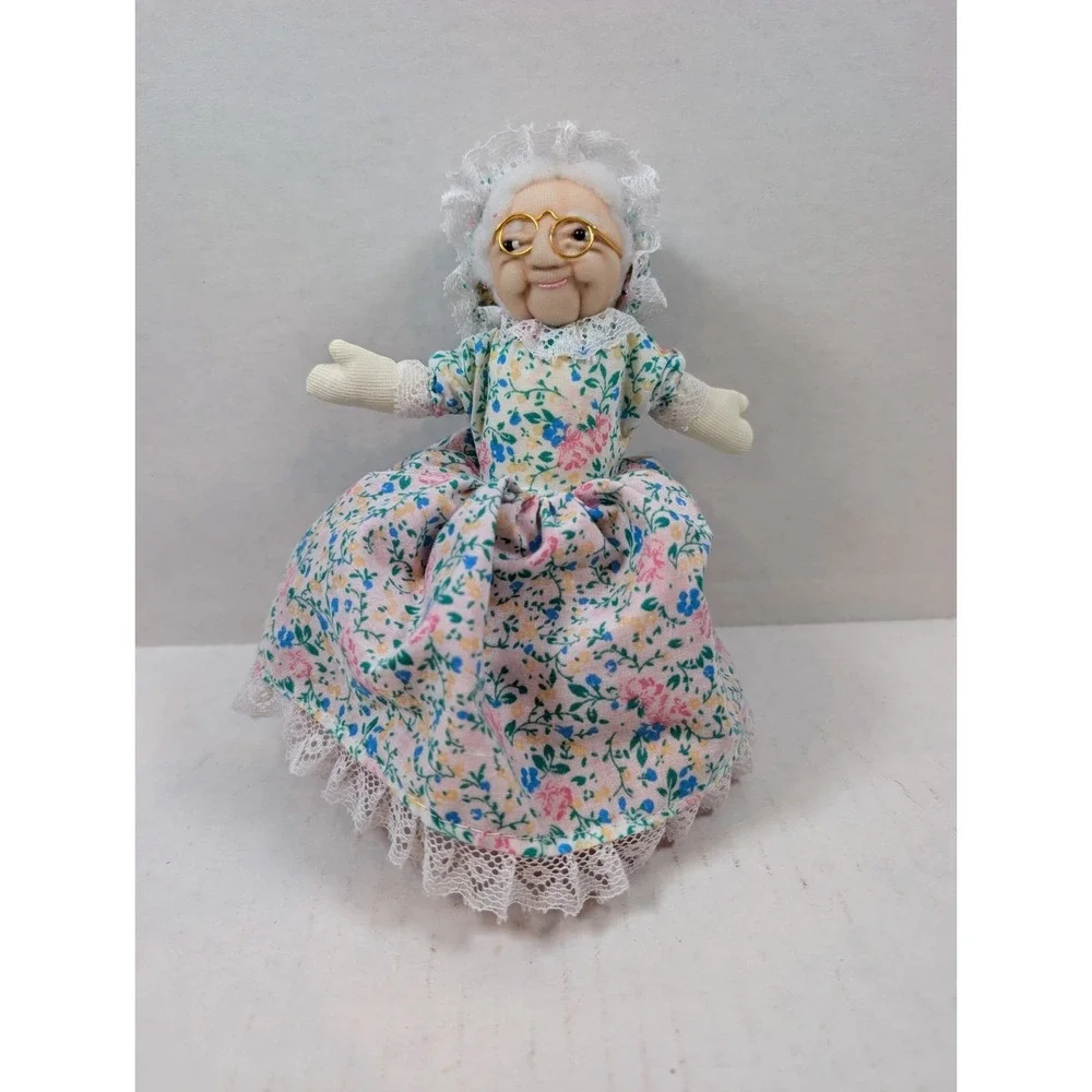 Vintage Alma's Designs Little Red Riding Hood Grandma Topsy Turvy Flip Doll 9